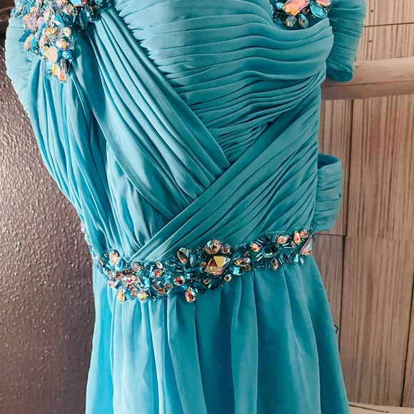 New Bee Darling short blue dress with hand down jewels and an open back - Picture 4 of 6